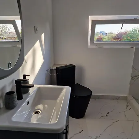 Traflor Termhouse Grayscale Apartment
