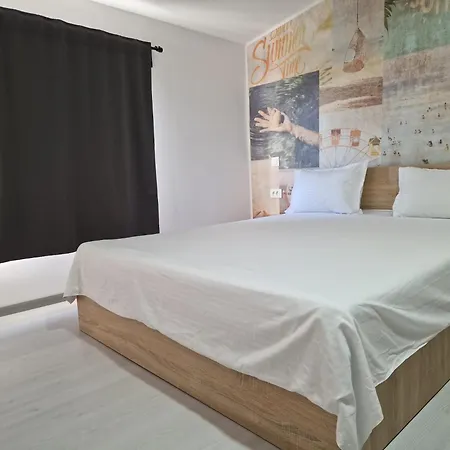 Traflor Termhouse Grayscale Apartment Venus