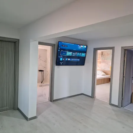 Traflor Termhouse Grayscale