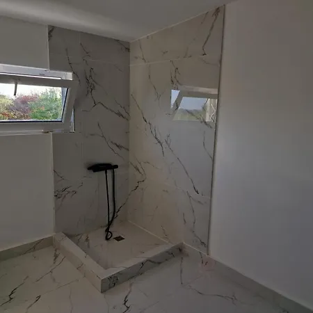 Traflor Termhouse Grayscale 公寓 维纳斯