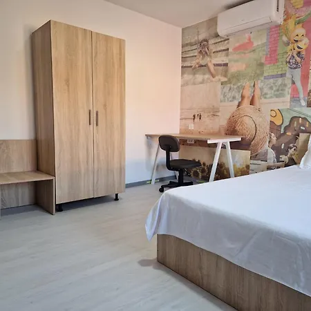 Traflor Termhouse Grayscale